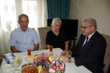 Tərtər Rayon İcra Hakimiyyətinin başçısı 27 Sentyabr – Anım Günü ilə əlaqədar Vətən müharibəsi şəhidi Qubad Hacıyevin ailəsini ziyarət edib