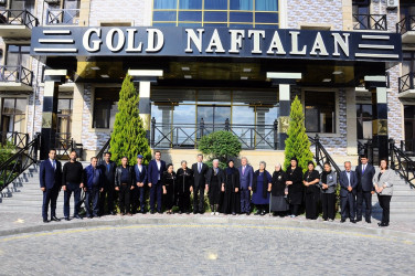 Rayon rəhbəri Nafatlanda müalicə alan şəhid ailələrini ziyarət edib