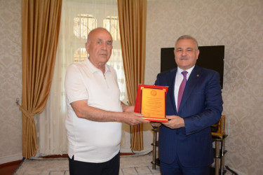 İcra başçısı Tərtər Rayon Mərkəzi Xəstəxanası PHŞ-nin direktor müavini-baş həkim Bəkir Nağıyevi 70 illik yubileyi münasibətilə təbrik edib