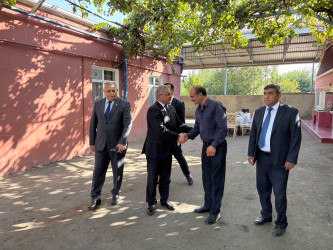 Tərtər Rayon İcra Hakimiyyətinin başçısı 27 Sentyabr – Anım Günü ilə əlaqədar Vətən müharibəsi şəhidi İsaxlı Anarın ailəsini ziyarət edib