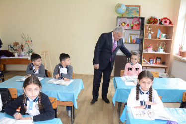 İcra başçısı Qaraağacı kənd tam orta məktəbində mövcud şəraitlə tanış olub
