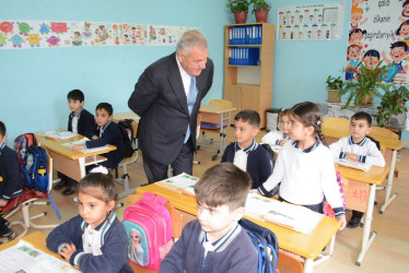 İcra başçısı Sarov kənd tam orta məktəbində mövcud şəraitlə tanış olub