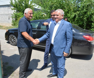İcra başçısı şəhid anası Sevil Abbasovanı 60 illik yubileyi münasibəti ilə təbrik edib