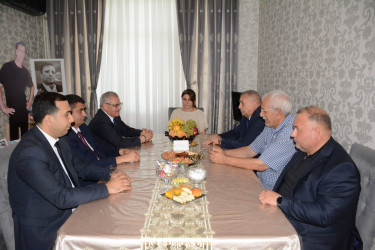 Tərtər Rayon İcra Hakimiyyətinin başçısı 27 Sentyabr – Anım Günü ilə əlaqədar Vətən müharibəsinin mülki şəhidi Sabit Əsədovun ailəsini ziyarət edib