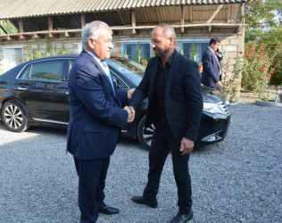 İcra başçısı şəhid atası Rövşən Məmmədovu 55 illik yubileyi münasibəti ilə təbrik edib