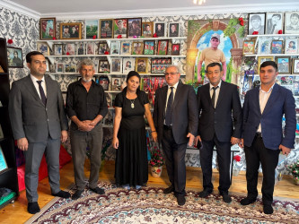 Tərtər Rayon İcra Hakimiyyətinin başçısı 27 Sentyabr – Anım Günü ilə əlaqədar Vətən müharibəsi şəhidi Ceyhun Hacızadənin ailəsini ziyarət edib