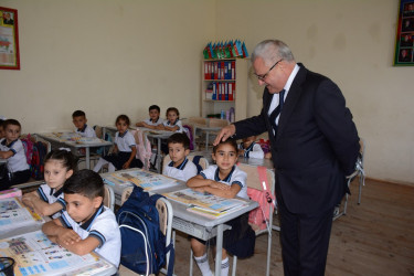 Rayon rəhbəri Seydimli kənd tam orta məktəbində mövcud şəraitlə tanış olub