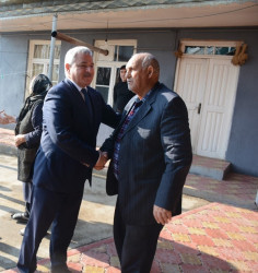 Rayon rəhbəri “Konstitusiya və Suverenlik İli” çərçivəsində şəhid Vüqar Allahverdiyevin ailəsini ziyarət edib