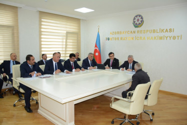 Rayon rəhbəri və Milli Məclisin deputatı vətəndaşların müraciətlərini dinləyiblər