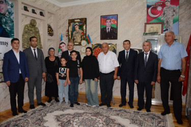 Tərtər Rayon İcra Hakimiyyətinin başçısı 27 Sentyabr – Anım Günü ilə əlaqədar Vətən müharibəsi şəhidi Abbaslı Enurun ailəsini ziyarət edib
