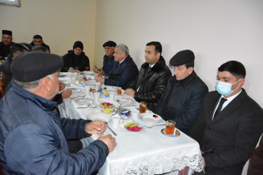Rayon rəhbəri şəhid anasının yas mərasimində iştirak edib