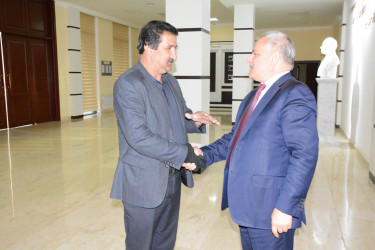 Rayon rəhbəri vətəndaş müraciətlərini dinləyib