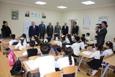 Rayon rəhbəri Xoruzlu kənd tam orta məktəbində mövcud şəraitlə tanış olub