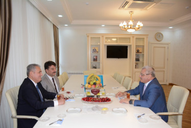 Tərtərdə şəhid, qazi və aztəminatlı ailələrdən olan 200 nəfər ibtidai sinif şagirdinə məktəbli ləvəzimatları və çantalar hədiyə olunub