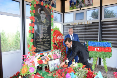 İcra başçısı 27 sentyabr “Anım Günü” ilə əlaqədar Evoğlu kəndində şəhid Əhmədzadə Məftun Seymur oğlunun məzarını ziyarət edib