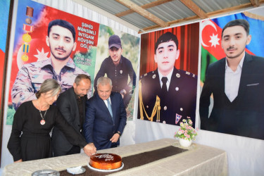 İcra başçısı şəhid atası Rövşən Məmmədovu 55 illik yubileyi münasibəti ilə təbrik edib