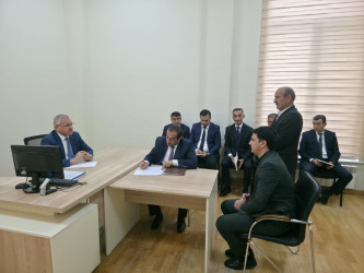 Rayon rəhbəri vətəndaş müraciətlərini dinləyib