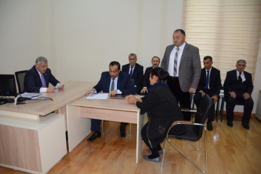 Rayon rəhbəri vətəndaş müraciətlərini dinləyib