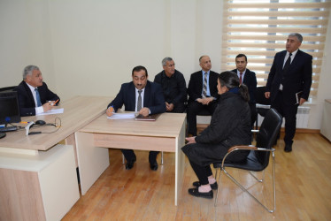 Rayon rəhbəri vətəndaş müraciətlərini dinləyib