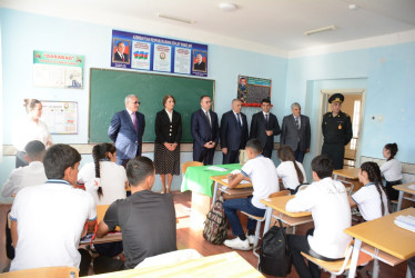 Rayon rəhbəri Sarıcalı kənd tam orta məktəbində mövcud şəraitlə tanış olub