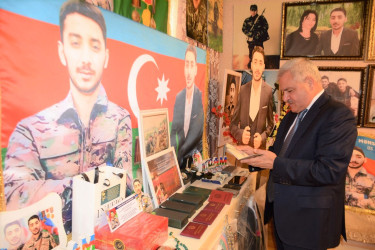 İcra başçısı şəhid atası Rövşən Məmmədovu 55 illik yubileyi münasibəti ilə təbrik edib