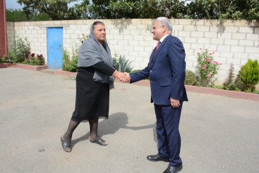Rayon rəhbəri “Konstitusiya və Suverenlik İli” çərçivəsində Ələsgərli və Sarıcalı kəndindən olan şəhid ailələri və qazilərlə görüş keçirib