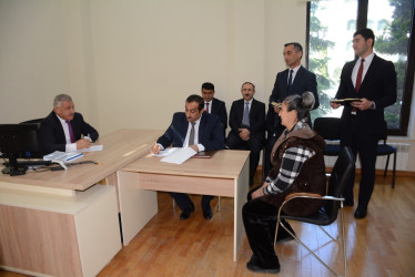 Rayon rəhbəri vətəndaş müraciətlərini dinləyib