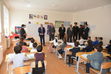 Rayon rəhbəri Evoğlu kənd tam orta məktəbində mövcud şəraitlə tanış olub