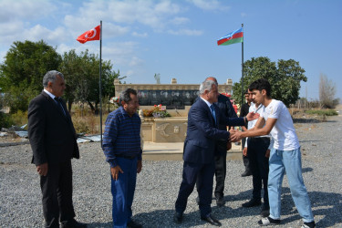 Rayon rəhbəri mülki şəhid Həsənov Zabil Məhəmməd oğlunun ikinci ildönümü ilə əlaqədar ailəsini ziyarət edib