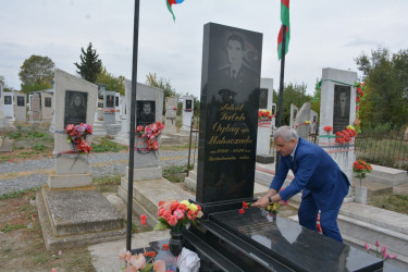 İcra başçısı 27 sentyabr “Anım Günü” ilə əlaqədar Qaynaq  kəndində Vətən Müharibəsi şəhidi Taleh Məhərzadənin məzarını ziyarət edib