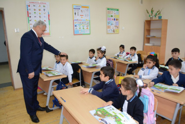 Rayon rəhbəri Xoruzlu kənd tam orta məktəbində mövcud şəraitlə tanış olub