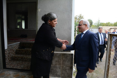 Rayon rəhbəri “Konstitusiya və Suverenlik İli” çərçivəsində Hüsənli kəndindən olan şəhid ailələri ilə görüş keçirib