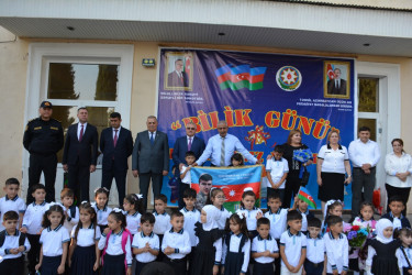 Tərtər Rayon İcra Hakimiyyətinin başçısı “Bilik Günü” münasibətilə ümumtəhsil məktəblərində olub, şəhid övladları ilə görüşüb