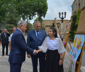 Ümummilli lider Heydər Əliyevin 101-ci ildönümü münasibəti ilə Köçərli kənd tam orta məktəbinin 9-cu sinif şagirdi Minayə Həsənlinin rəsm sərgisi keçirilib