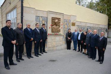 Rayon rəhbəri 27 sentyabr-Anım Gününün beşinci ildönümü ilə əlaqədar 3-cü dərəcəli “Vətənə xidmətə görə” ordenli şəhid Kənan Ağayevin ailə üzvləri ilə birlikdə onun adını daşıyan küçədə aparılan əsaslı təmir işləri ilə tanış olublar