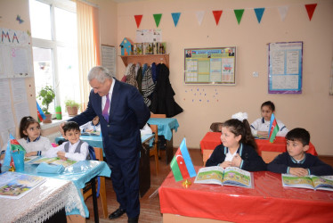 Rayon rəhbəri Yuxarı Sarıcalı kənd tam orta məktəbində mövcud şəraitlə tanış olub