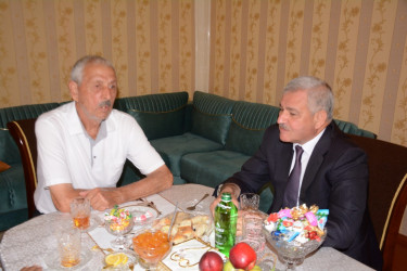 İcra başçısı 86 yaşlı kənd ağsaqqalını ziyarət edib