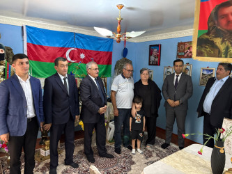 Tərtər Rayon İcra Hakimiyyətinin başçısı 27 Sentyabr – Anım Günü ilə əlaqədar Antiterror əməliyyatları şəhidi Ruslan Lalayevin ailəsini ziyarət edib