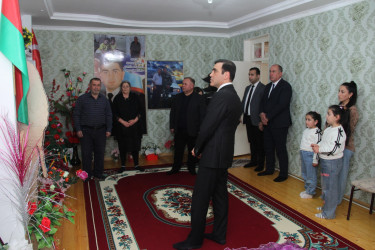 Milli Məclisin deputatı Anar Məmmədov şəhid İsmayıllı Şamilin ailəsini ziyarət edib