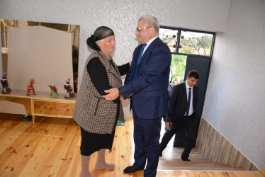 Rayon rəhbəri “Konstitusiya və Suverenlik İli” çərçivəsində Köçərli kəndindən olan şəhid ailələri ilə görüş keçirib