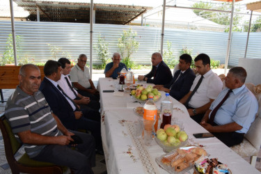 Rayon rəhbəri “Konstitusiya və Suverenlik İli” çərçivəsində Birinci Qarabağ müharibəsi əlili Şükür Qasımovun ailəsini ziyarət edib