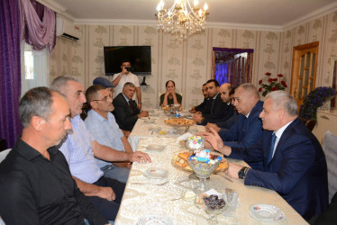 Rayon rəhbəri “Konstitusiya və Suverenlik İli” çərçivəsində Kəngərli kəndində şəhid ailələri və qazilərlə görüş keçirib