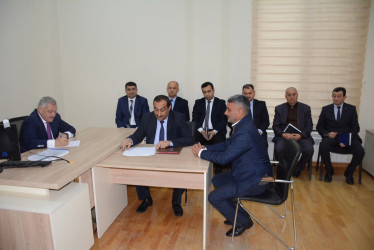 Rayon rəhbəri vətəndaş müraciətlərini dinləyib