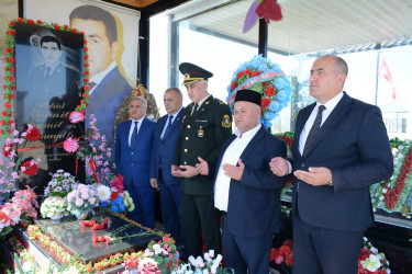 İcra başçısı 27 sentyabr “Anım Günü” ilə əlaqədar Dəmirçilər kəndində Vətən Müharibəsi şəhidi İsmayıllı Şamil Kamil oğlunun məzarını ziyarət edib