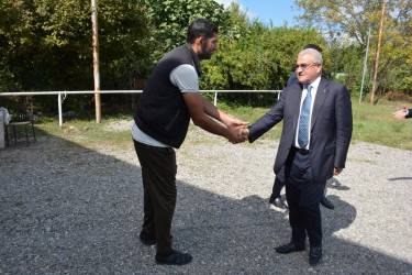 İcra başçısı şəhid Taleh Məhərzadənin anasını 50 illik yubileyi münasibəti ilə təbrik edib