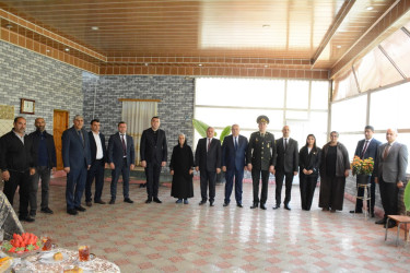 İcra başçısı 79 yaşlı müəllimi ziyarət edib