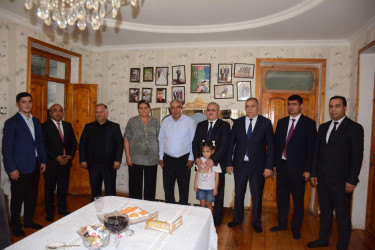 Tərtər Rayon İcra Hakimiyyətinin başçısı 27 Sentyabr – Anım Günü ilə əlaqədar Vətən müharibəsi şəhidi Qəhrəmanlı Yaqubun  ailəsini ziyarət edib