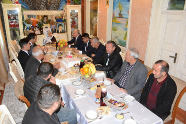 İcra başçısı şəhid anası Solmaz Cəfərovanı 85 illik yubileyi münasibəti ilə təbrik edib