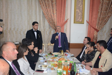 Rayon rəhbəri Zəfər günündə Vətən Müharibəsi Qazisi Paşazadə Amidin toy şənliyində iştirak edib