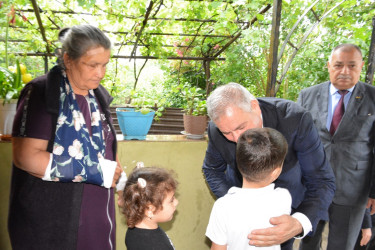 Rayon rəhbəri “Konstitusiya və Suverenlik İli” çərçivəsində Qurban Bayramı ərəfəsində şəhid Şahin İbrahimovun  ailəsini ziyarət edib